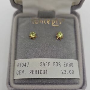 NWT Peridot Post Earrings Goldtone Hardware